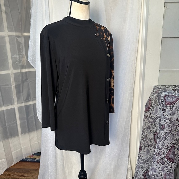 3/$20 💥 Leopard Animal Print & Black Mock Neck Blouse 3/4 Sleeve Stretchy Chic - Picture 6 of 14